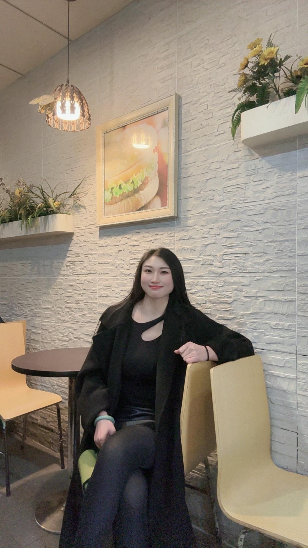 其实不用刻意想起 ，我们的相遇是场奇迹  ！长腿女神 轻熟风穿搭 黑色系穿搭 抖