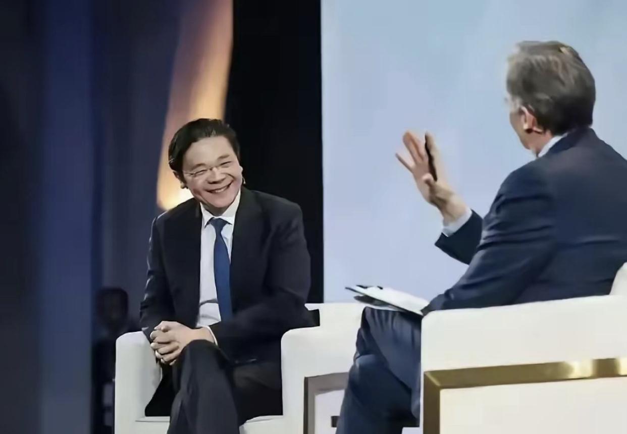 新加坡总理黄循财表示：“芯片这条线一定得配合美国的要求给管控好，绝不让中国从新加