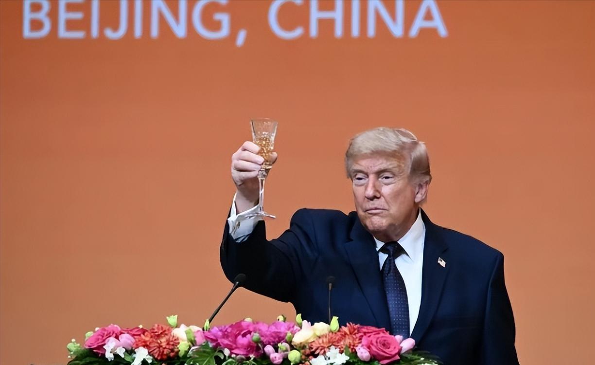 5月14号晚上，中国办了一场国宴招待美国来的客人，特朗普上台说了几句话，听着真让