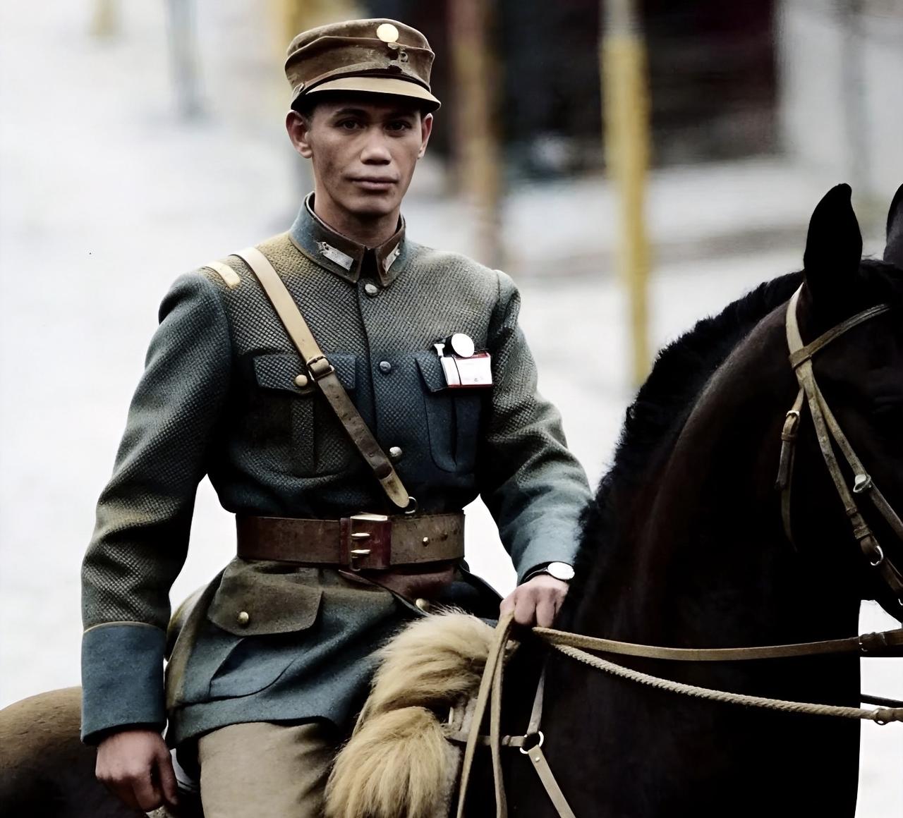 1932年敢硬刚日军的十九路军总指挥蔡廷锴，当年宁可跟蒋介石撕破脸也要抗日，半分
