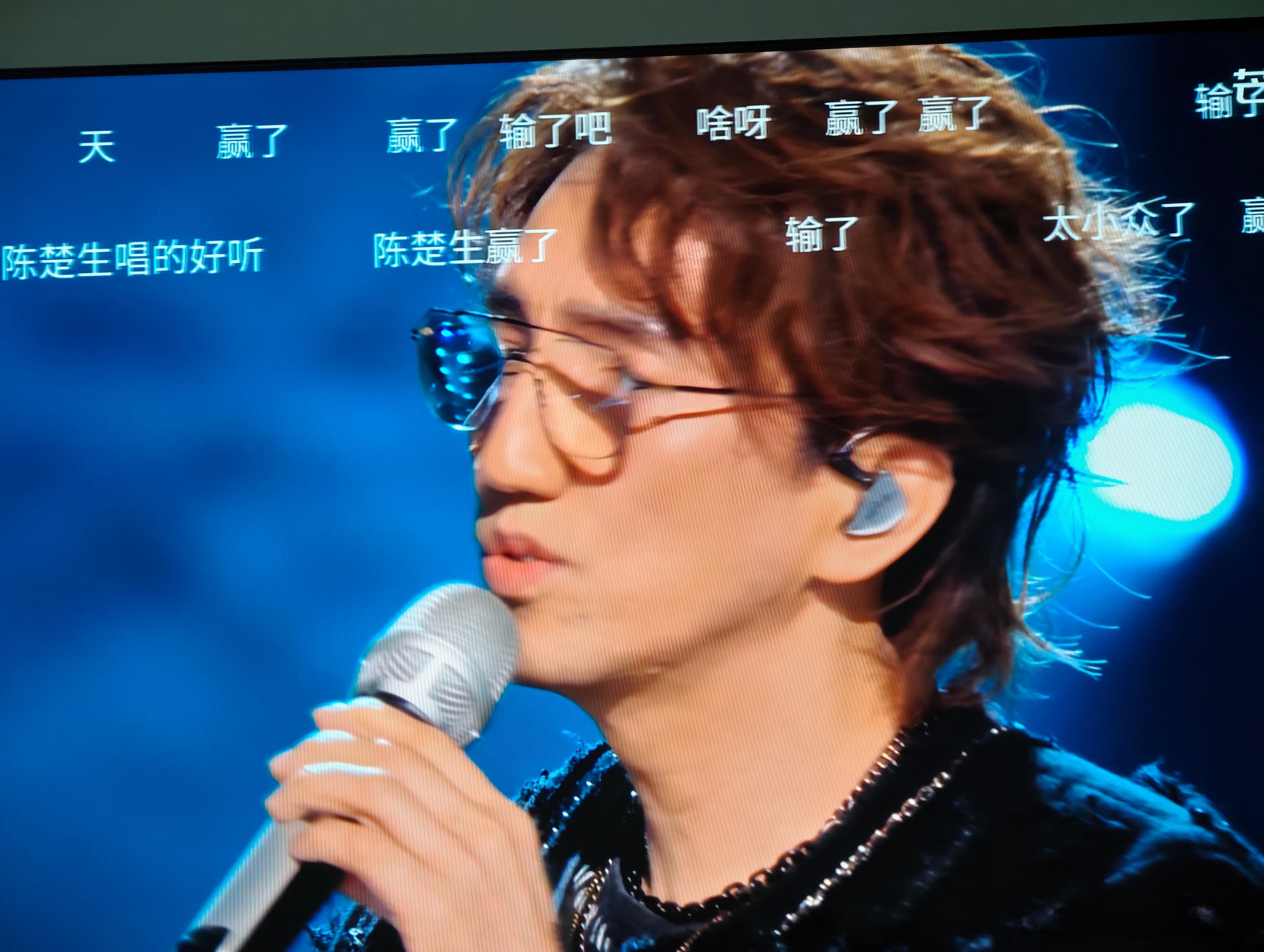 听林志炫唱歌感受就是很不连贯，莫名其妙的拖长缩短，但选歌选的好，这首裘德写的《太