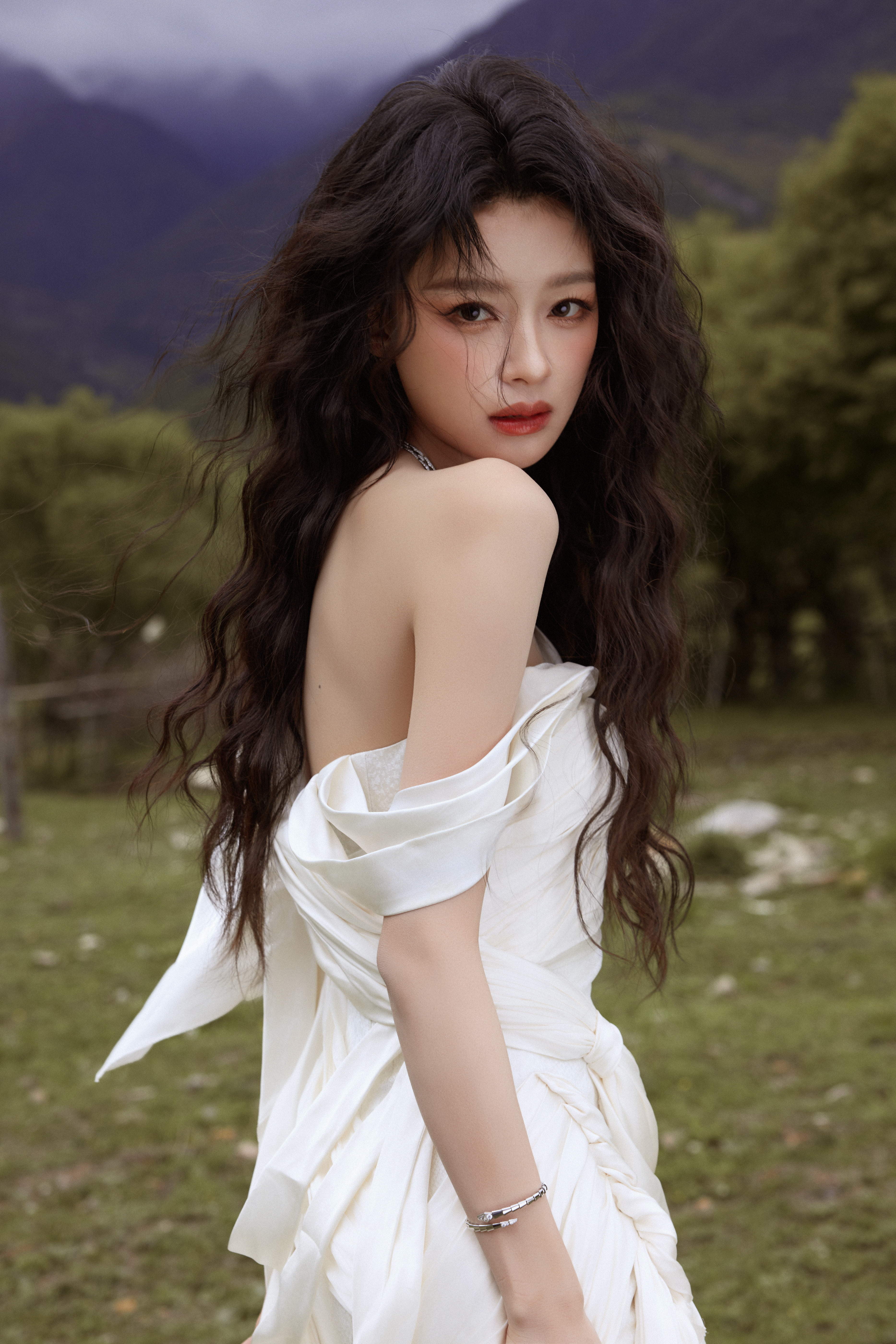 孙怡✖️VOGUE“风栖森野，自在如常。”🌳孙怡森系穿搭白色系