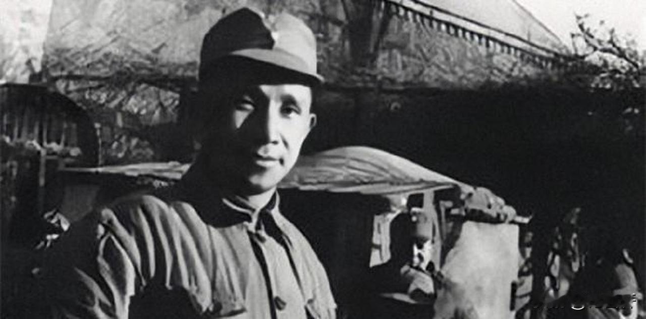 1943年，新四军团长汤景延，将三名战士打死，带着足足600人投敌，有人提议除掉