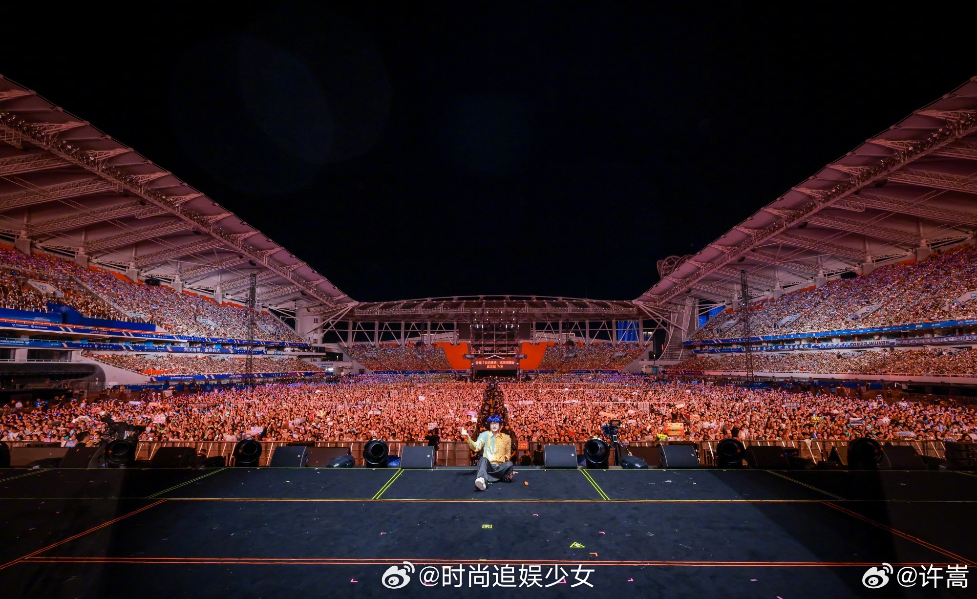 许嵩武汉上座率许嵩武汉两场上座率被许嵩武汉演唱会上座率惊到了，体育场座无虚席，全