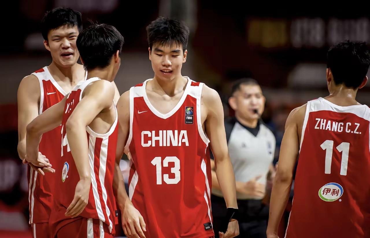 我真搞不懂了！是谁吹张懿赵杰未来铁定进NBA的？虽然16岁，但是想想16岁的姚明