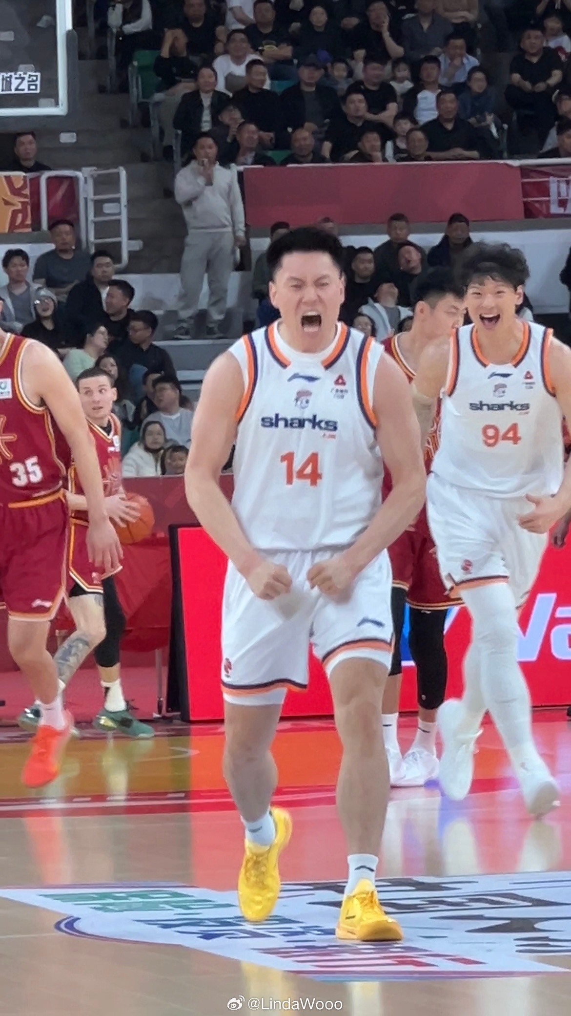 百发百中 已经4中4的外线被李弘权投穿了山西男篮vs上海男篮