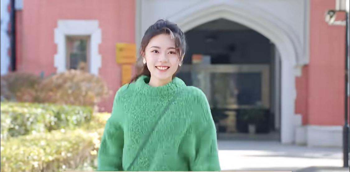 在和聂曦光的相处中，林屿森不相信是她，又希望是她。反复的被虐。

他不想相信那个