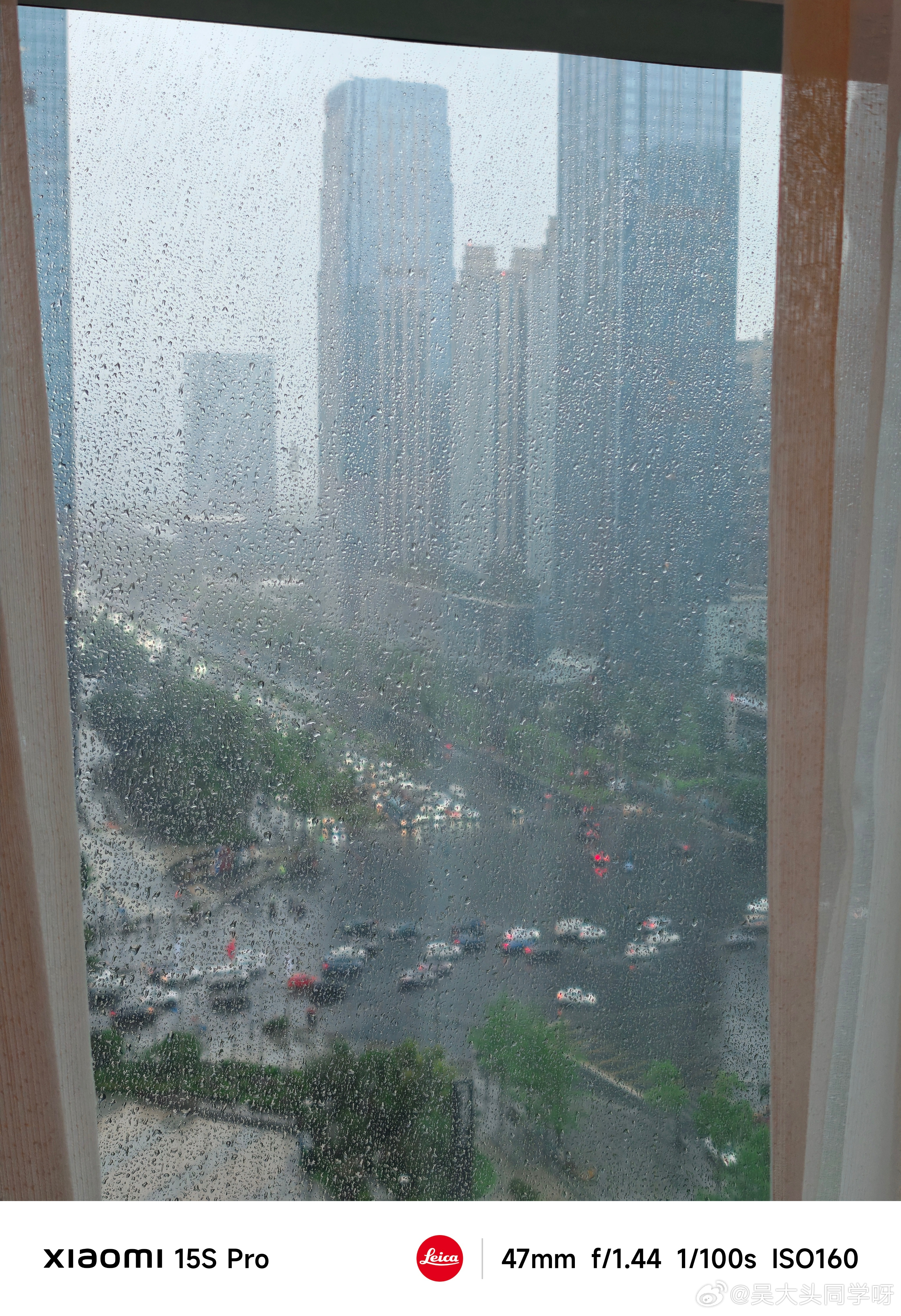 早呀兄弟们！成都一大早就下大雨了……[哼][哼] ​​​