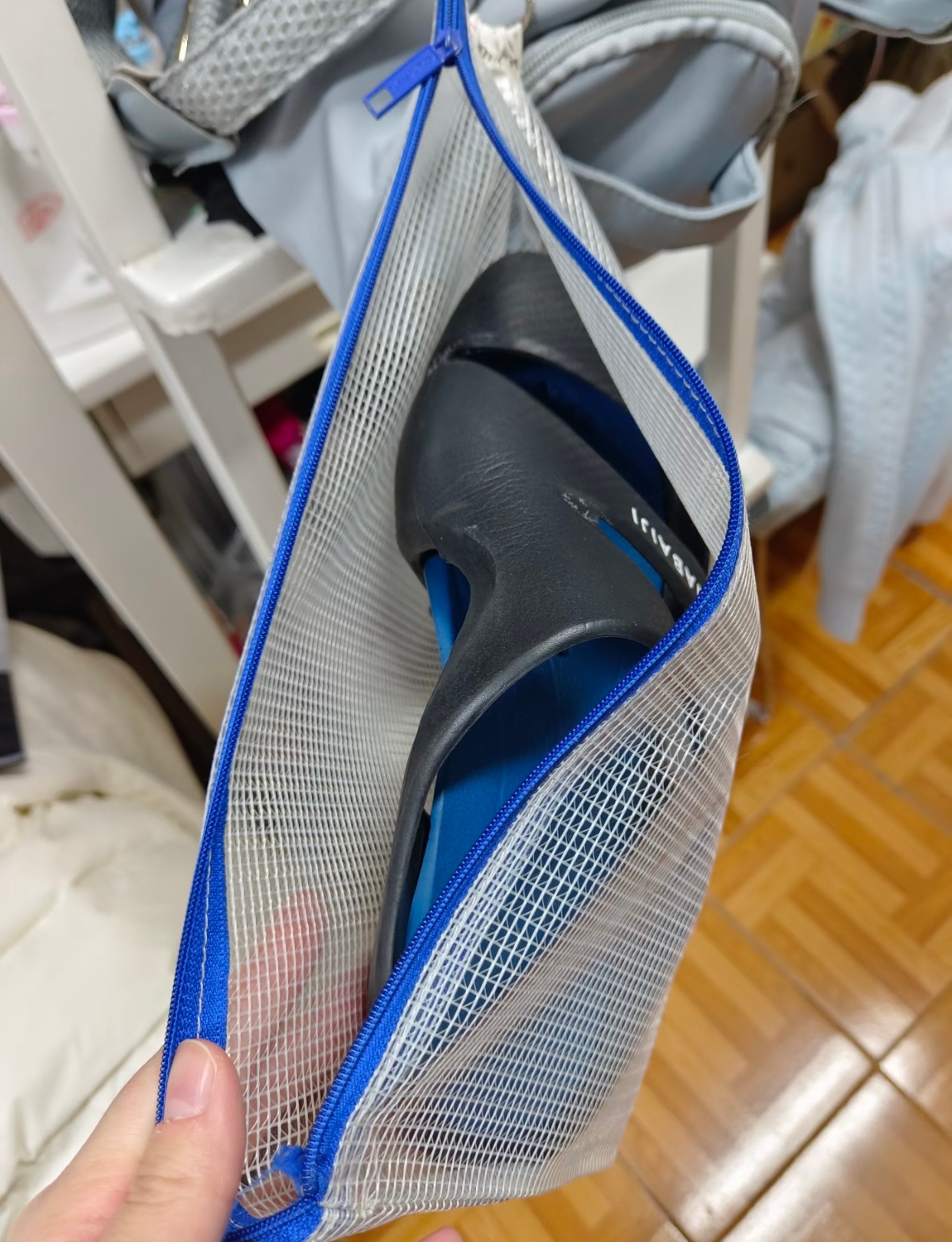 文件袋才是游泳人眼中的神装游泳界出了个装备天才这才是真正又便宜又透气的游泳神装全