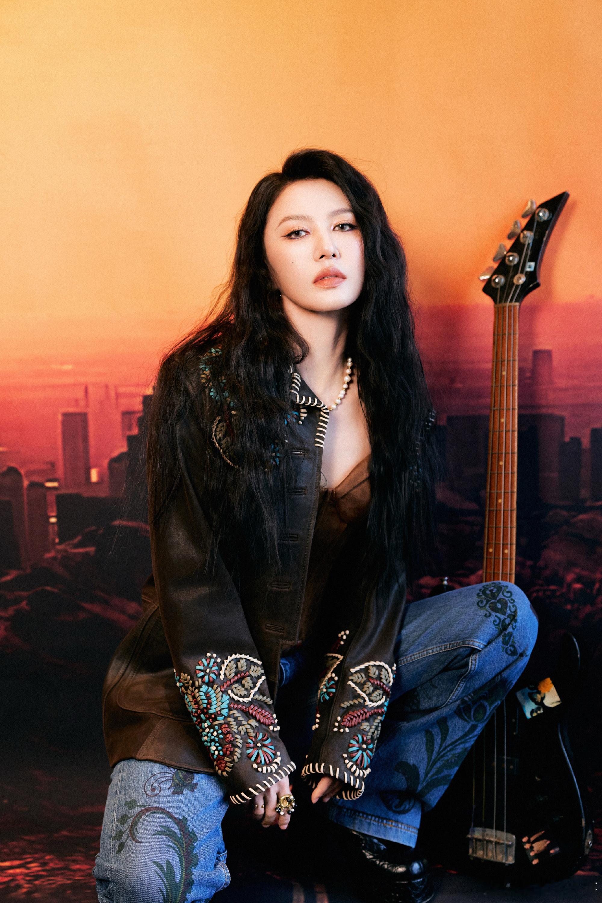 谭维维直发vs谭维维卷发谭维维的发型变化就像魔法，直发时飒爽利落，直击心巴，大气