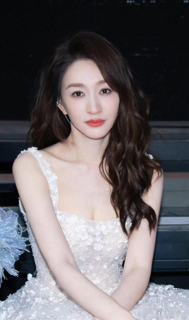 王濛回复李小冉🥺呜呜呜狠狠羡慕了！没有刻意营业炒作，只是投缘的两个人随心聊天，
