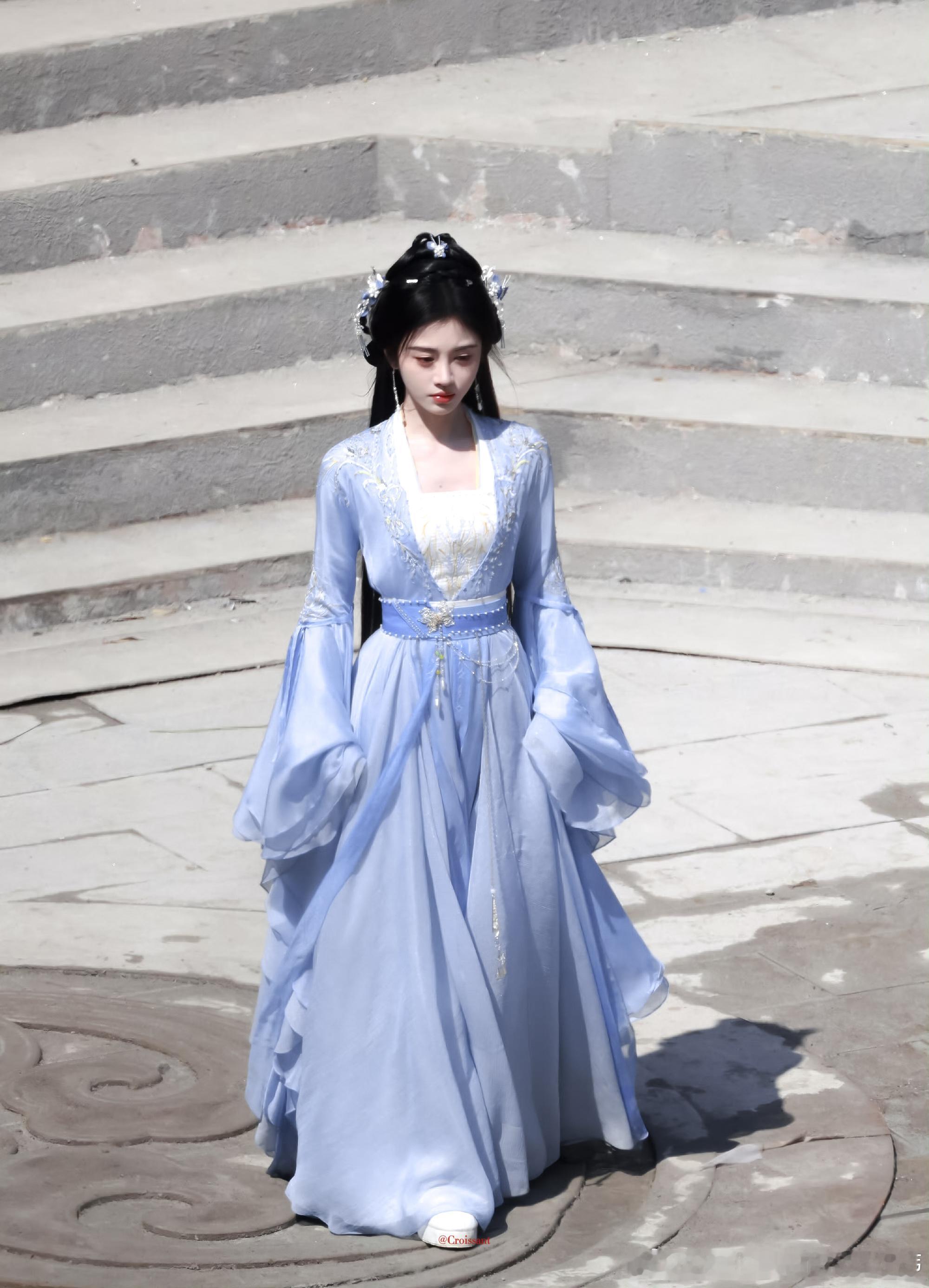 後來 我總說你是我生命中的第一春鞠婧祎  专栏 · 怡怡｜产出