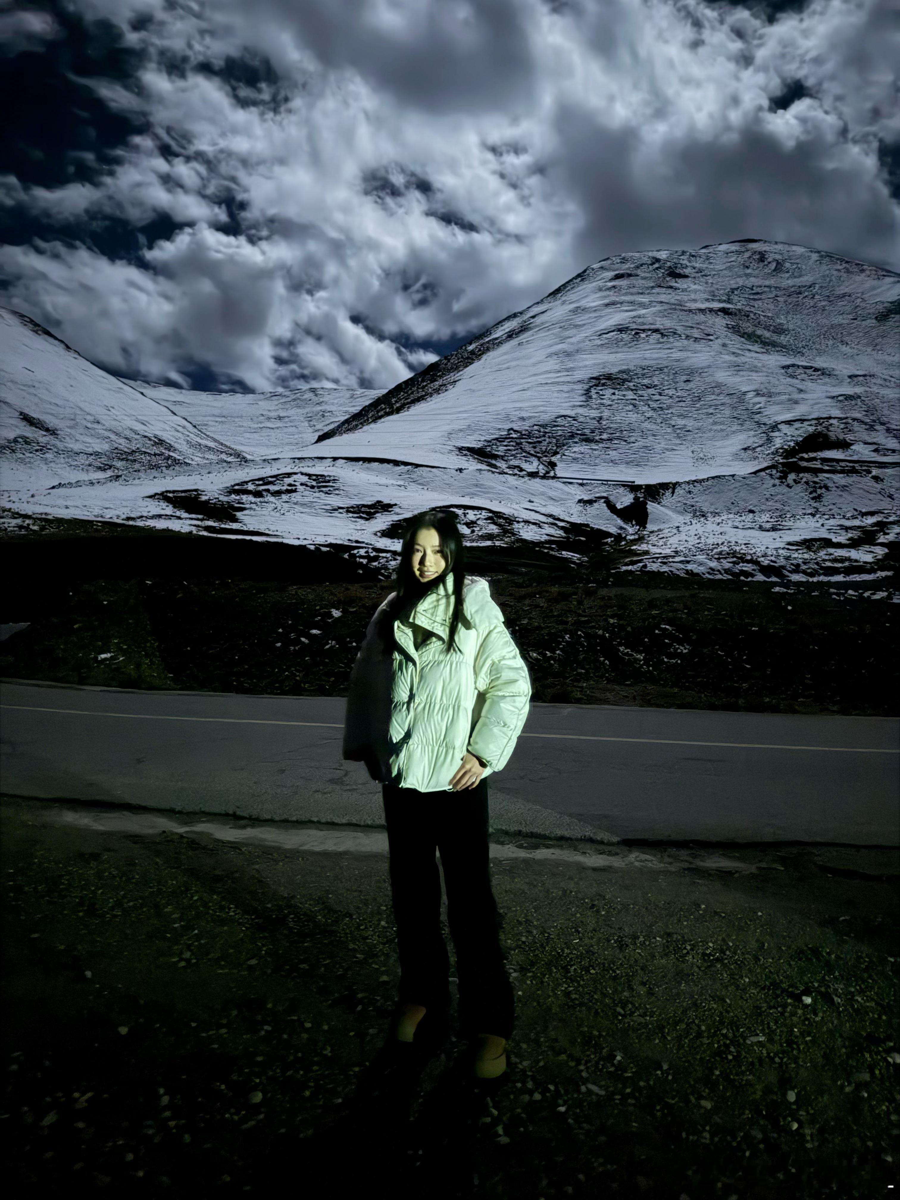 给大家看海拔5000米左右雪山星空下的我再次感叹 祖国真的太美啦！好啦我要睡觉了