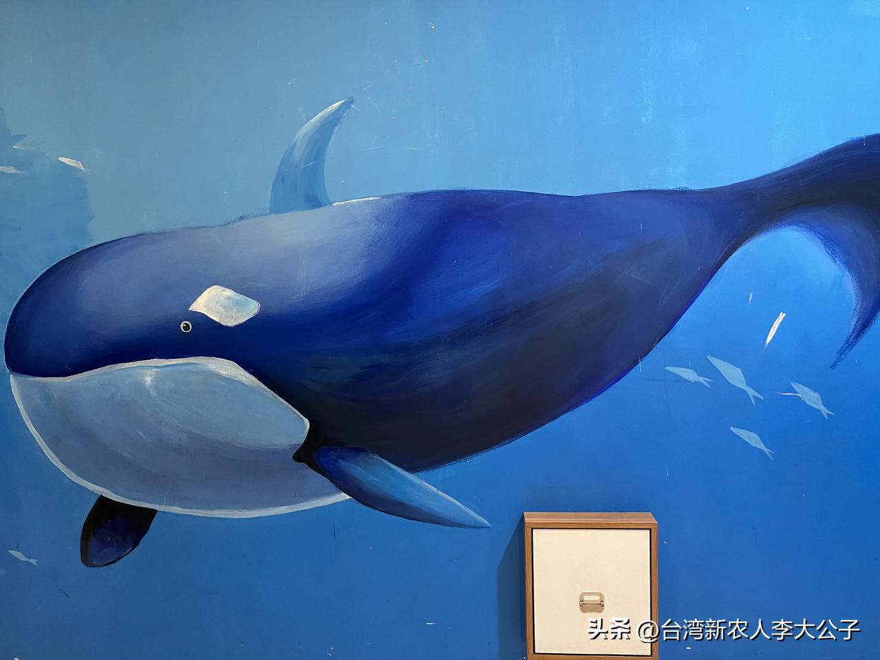 在追求物质财富的过程中，我们似乎总是在进行一场无声的交易，每多挣一分钱，我们的自