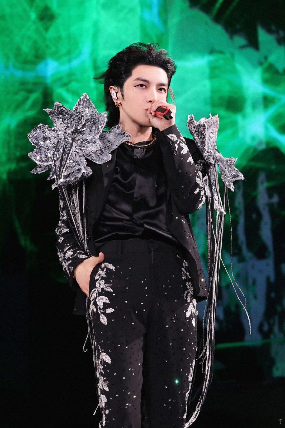 #华晨宇演唱会开到家门口了#​​​