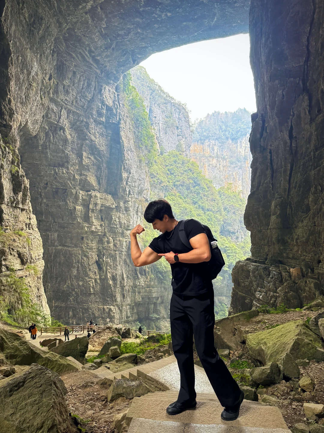 有这样的男朋友天坑地缝轻松爬🧗