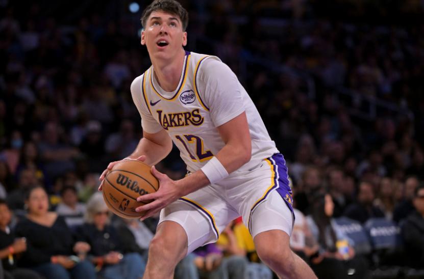 NBA常规赛，湖人143-135力克爵士。本场比赛，湖人球员拉拉维亚继续稳定发挥