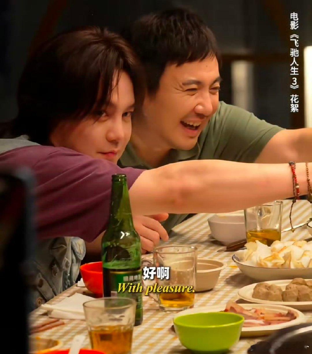 尹正不愧是跳过钢管舞的男人尹正这段舞台也太绝了，不愧是跳过钢管舞的男人，身段和力