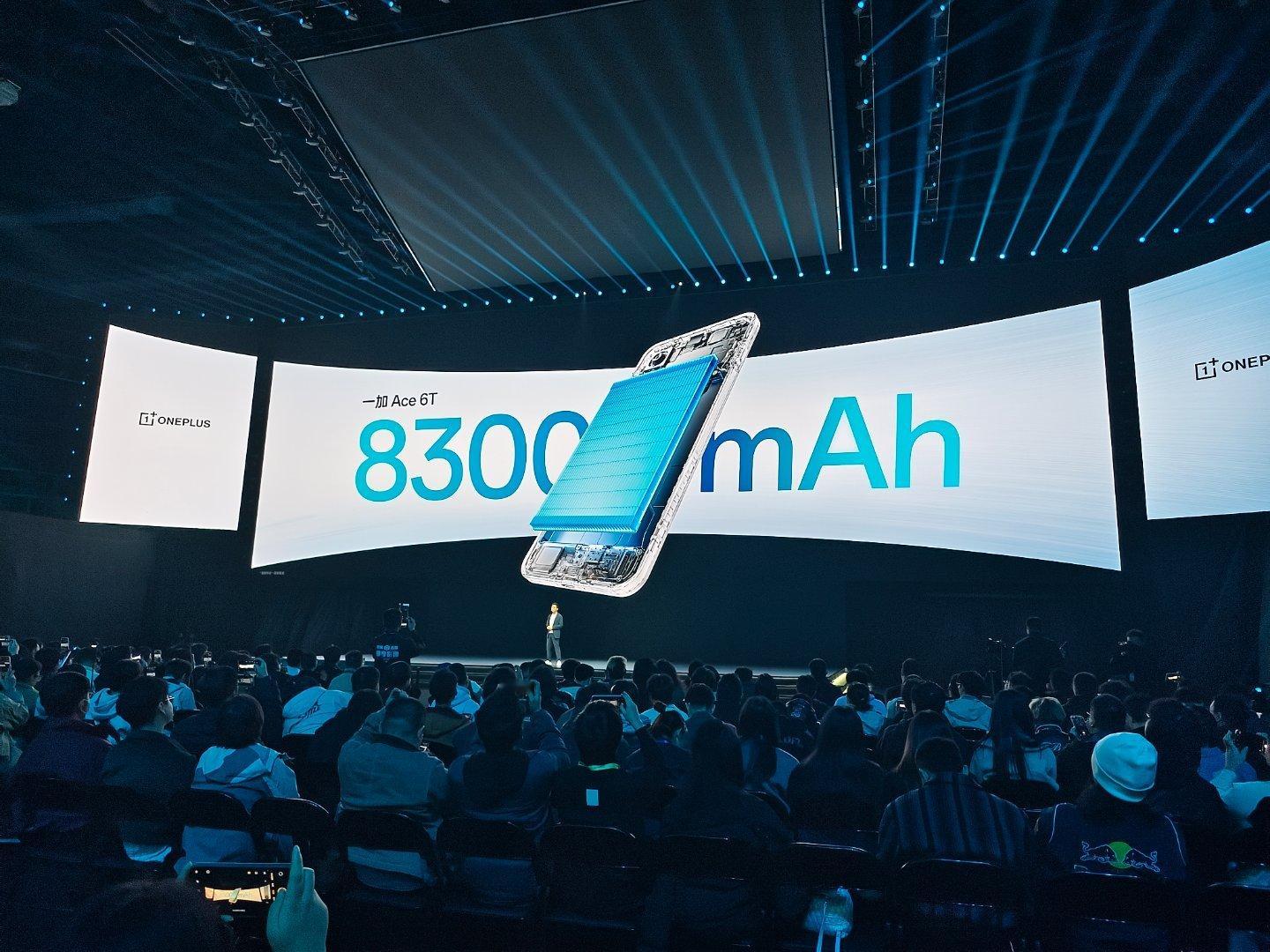 太猛了！一加Ace6T搭载了8300mAh大电池，可以实现连续玩10.1小时游戏