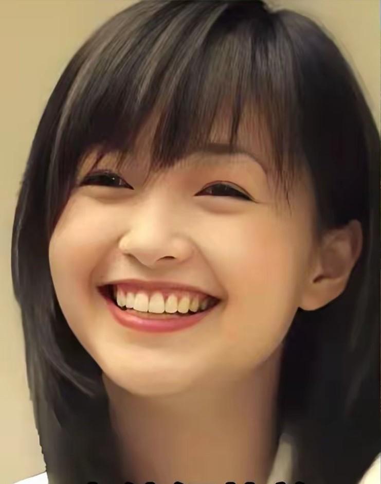 李琦红山口百惠和温碧霞，虽然都是很美，但是她们代表了三类不同的性格和魅力。
李琦