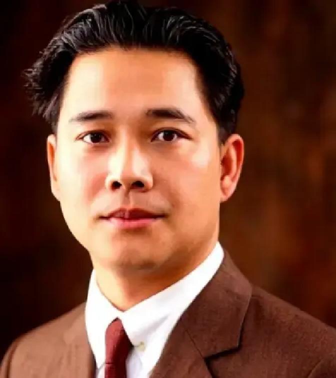 汪精卫老婆陈璧君，往他坟里灌了5吨碎钢铁，浇筑成一个铁疙瘩，以为能护他周全。
 
