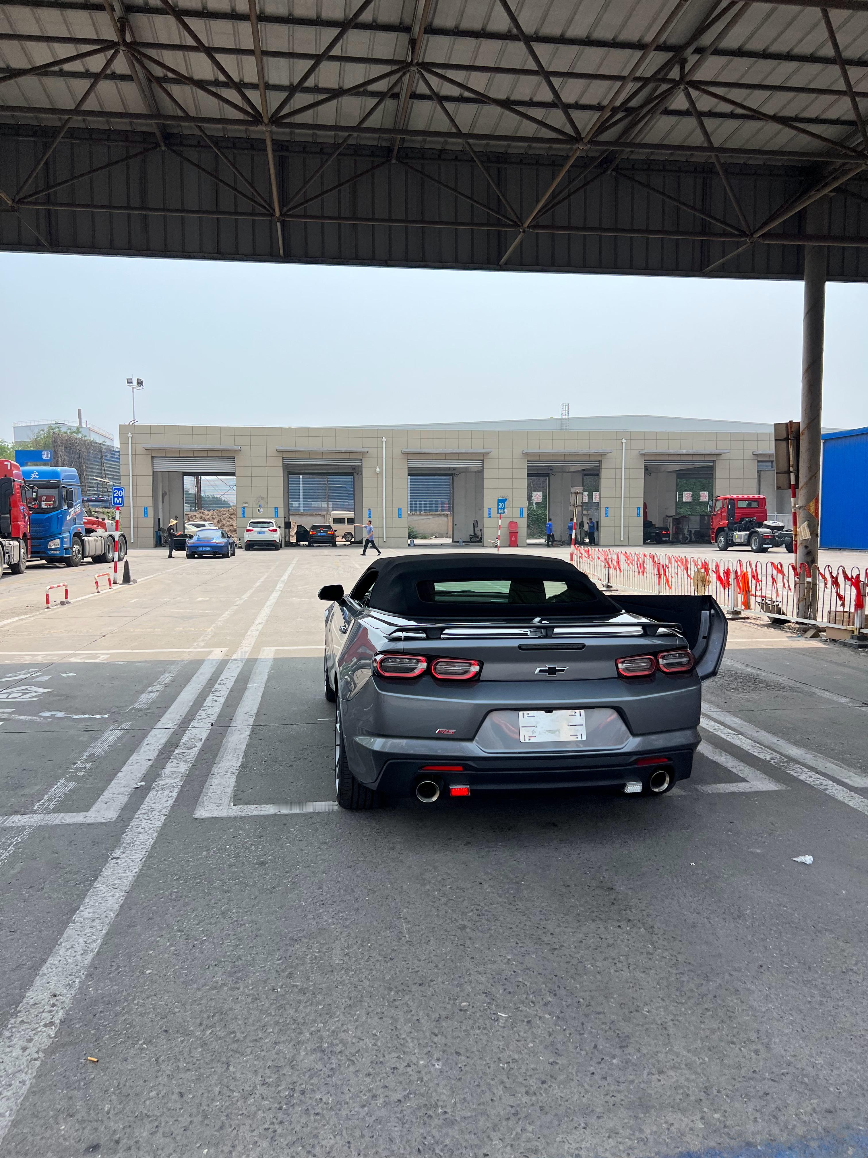 科迈罗距离生产日期已经两年以上了，上牌之前需要上线验车顺便把我的车也一起验验车上