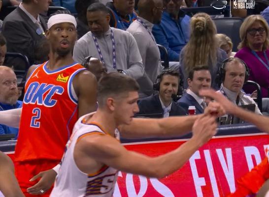 SGA看到阿伦恶意犯规时的反应 雷霆太阳冲突