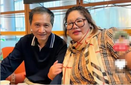 “一入股市深似海，”这不，上海一女股民听了网络上“股神”的讲解之后，卖掉了上海价