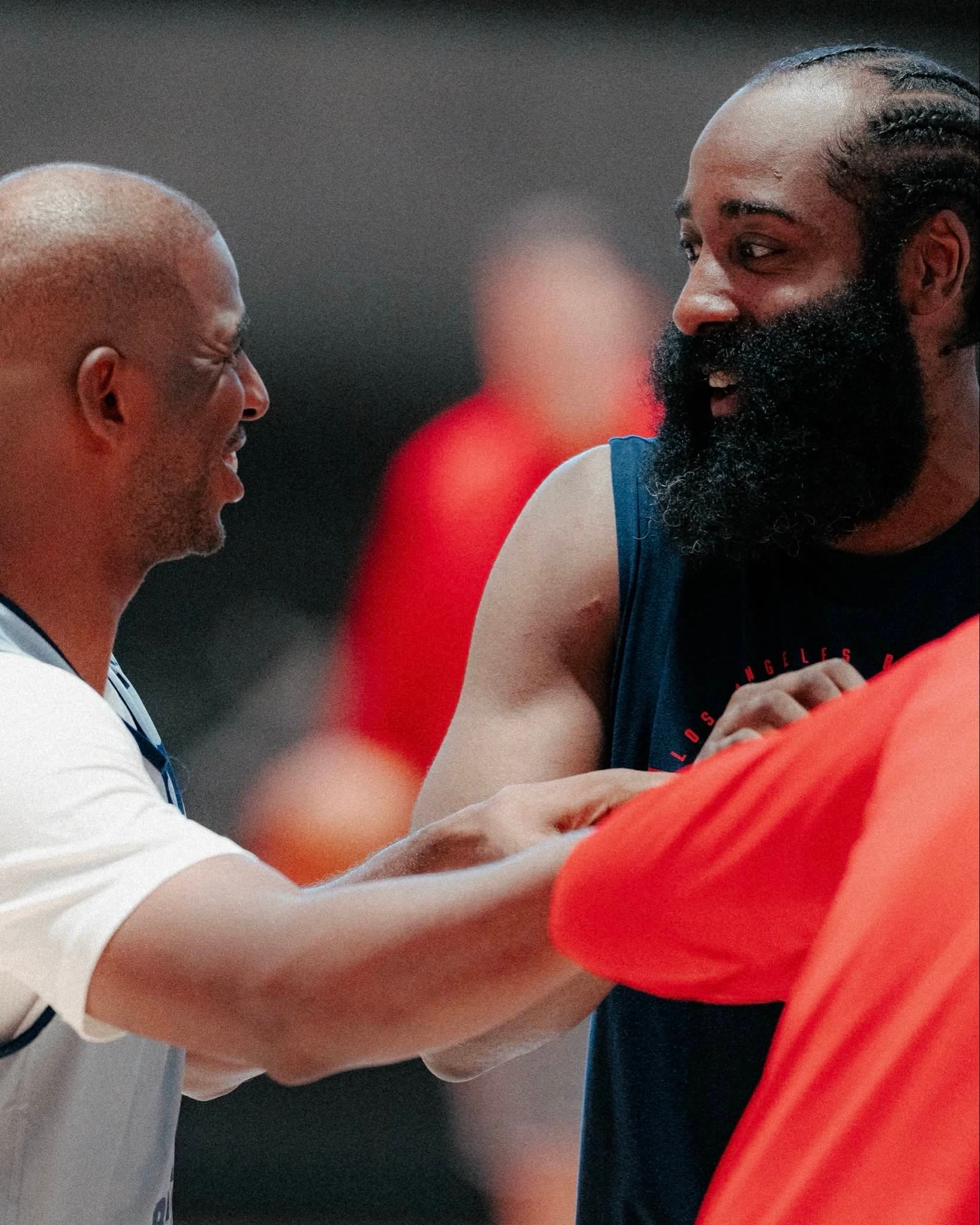 🏀灯泡新的赛季继续享受篮球吧[心] 哈登 ​​​