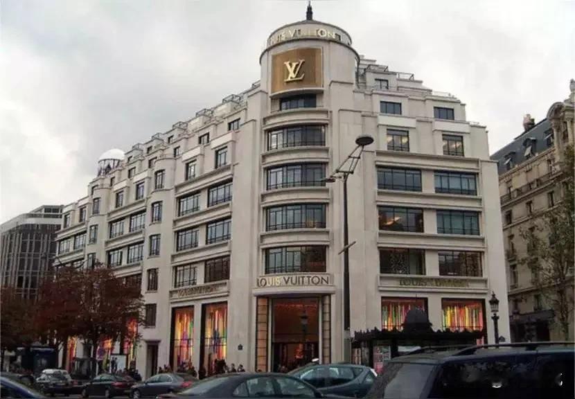 一边在国内疯狂告小店，一边是在法国被补税上亿元，两件事凑一块，瞬间就明白了什么！