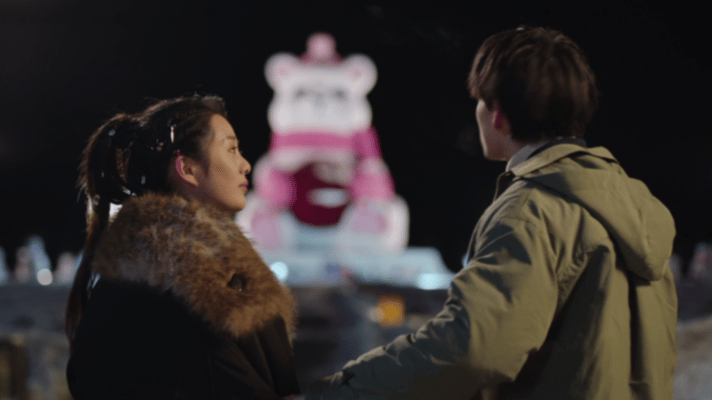 徐艺真不种地带帅哥找熊 种地时的徐艺真手忙脚乱，《踏雪寻熊》里却气场全开。带着帅