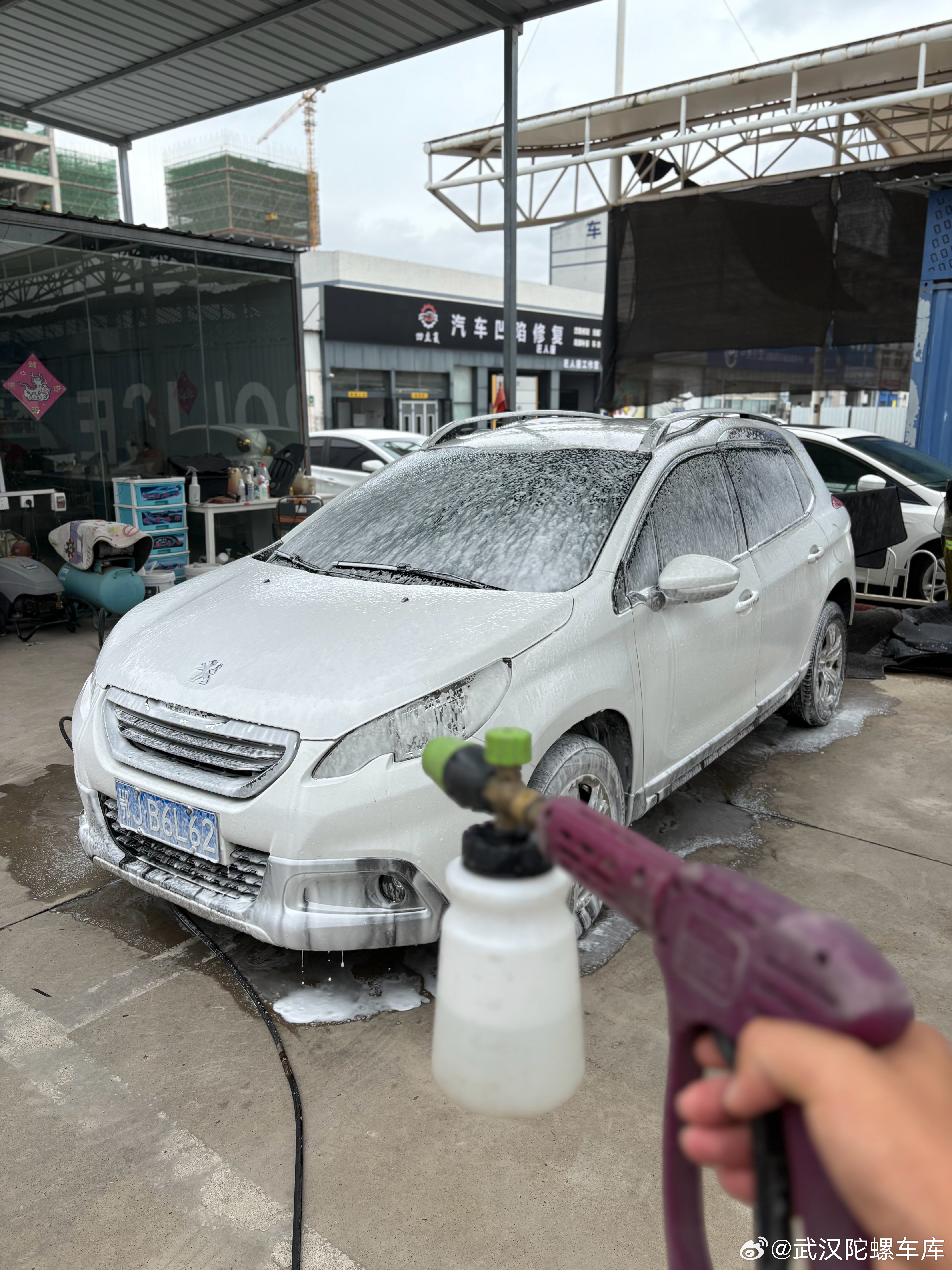 因为武汉这个雨一直没下下来所以我进行了传统的祭祀仪式——洗车果不其然 洗完就下雨