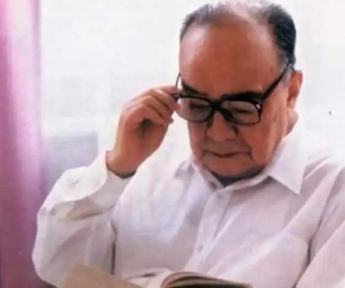 1987年，时任军委副主席的杨尚昆访问法国 ，谁知他的专机竟被法国人暴力拆解，铅