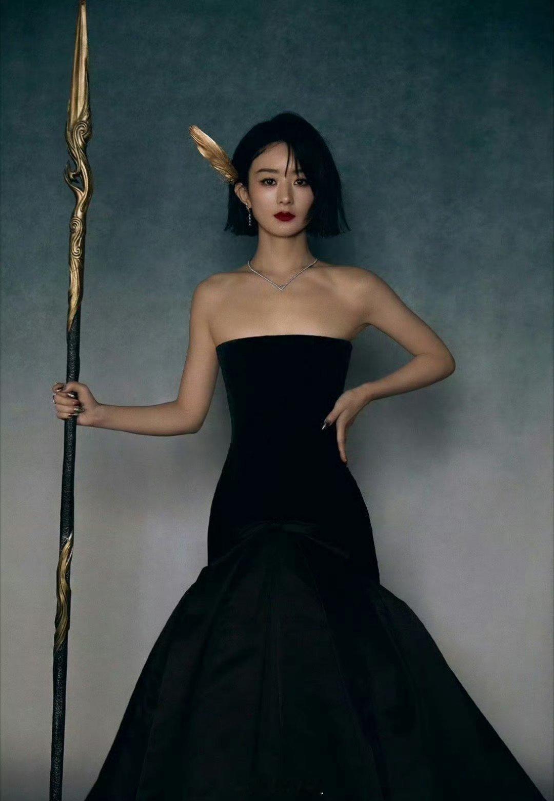 网友热议感觉赵丽颖跟杨幂的转型发展路线是差不多的，搭档还都是有欧豪，电影都是跟张