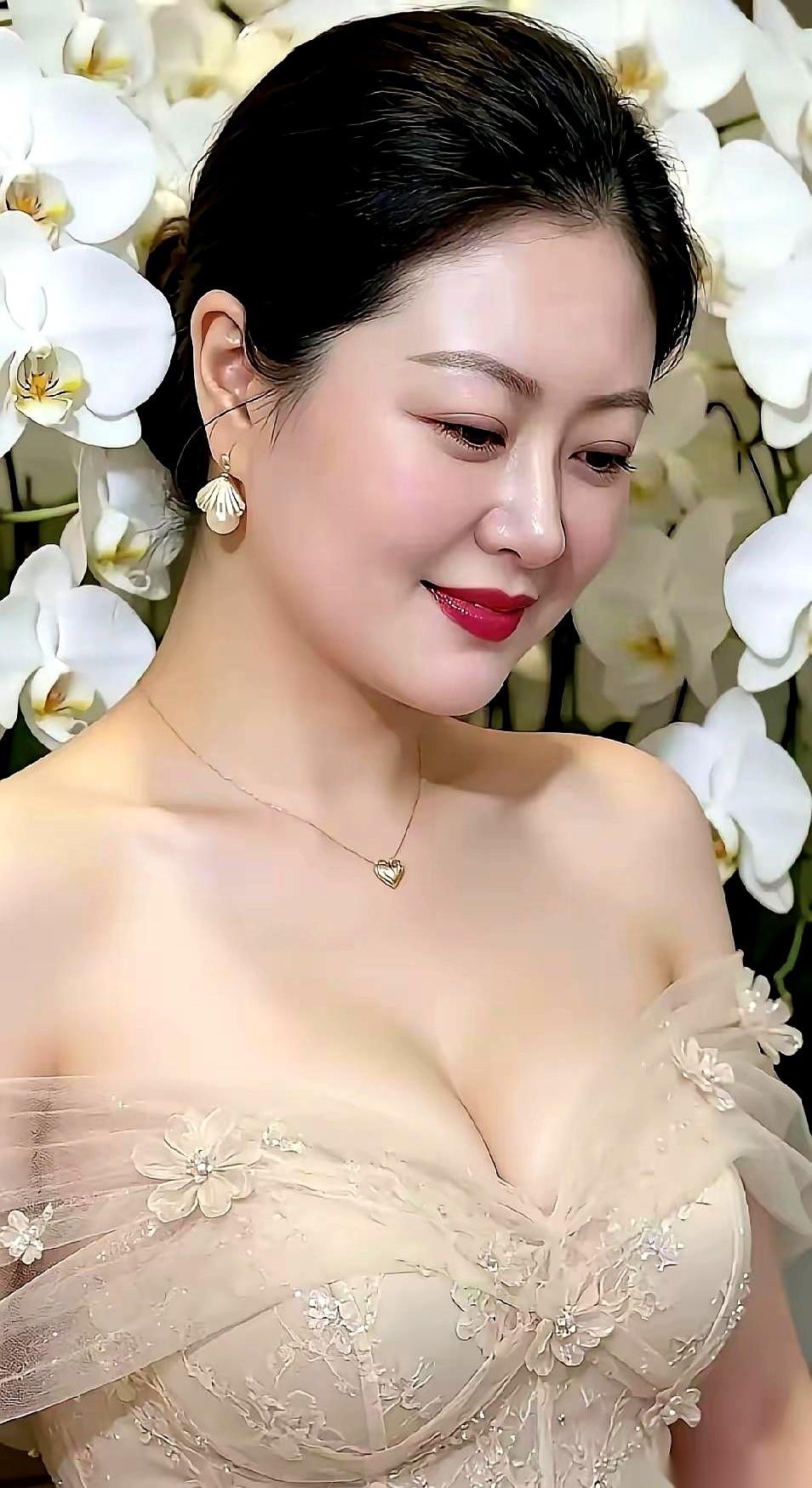 别去算命合八字了。两个人到底能不能过到一块儿，你的身体早就替你选好了。
相亲时把