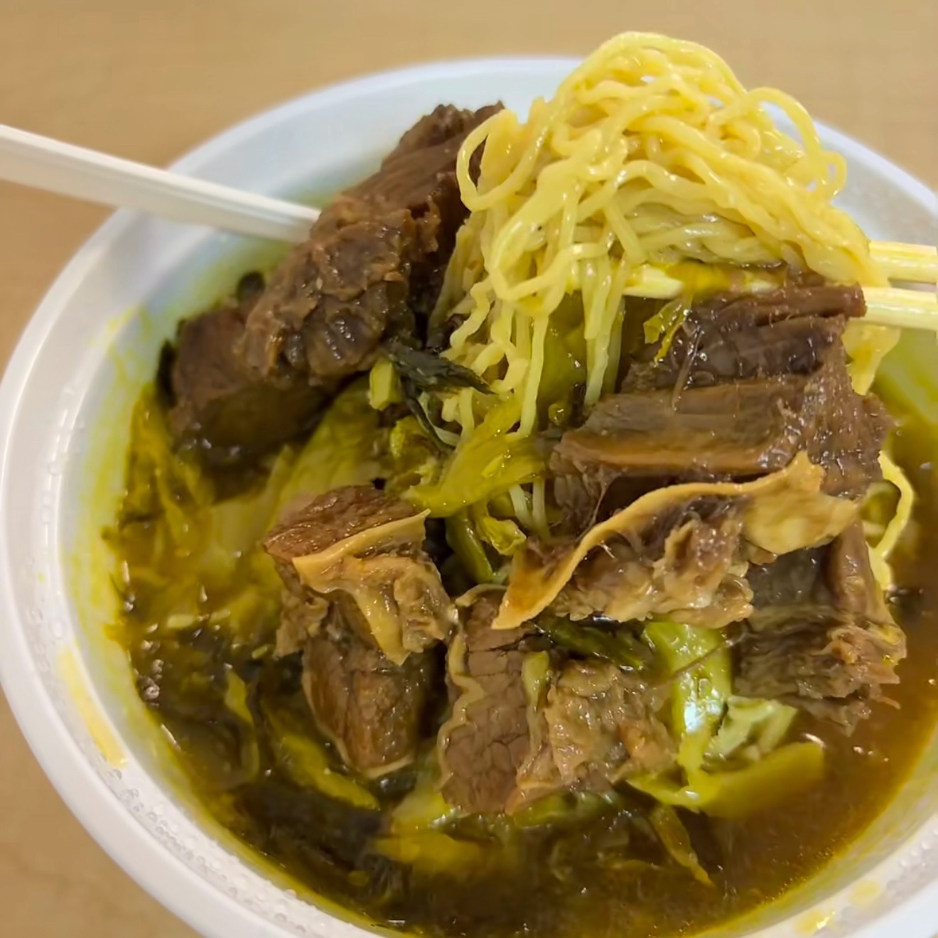 老坛酸菜已经塌无可塌了，我不信老坛酸菜会这么对我…我是真的很爱吃老坛酸菜，即使塌