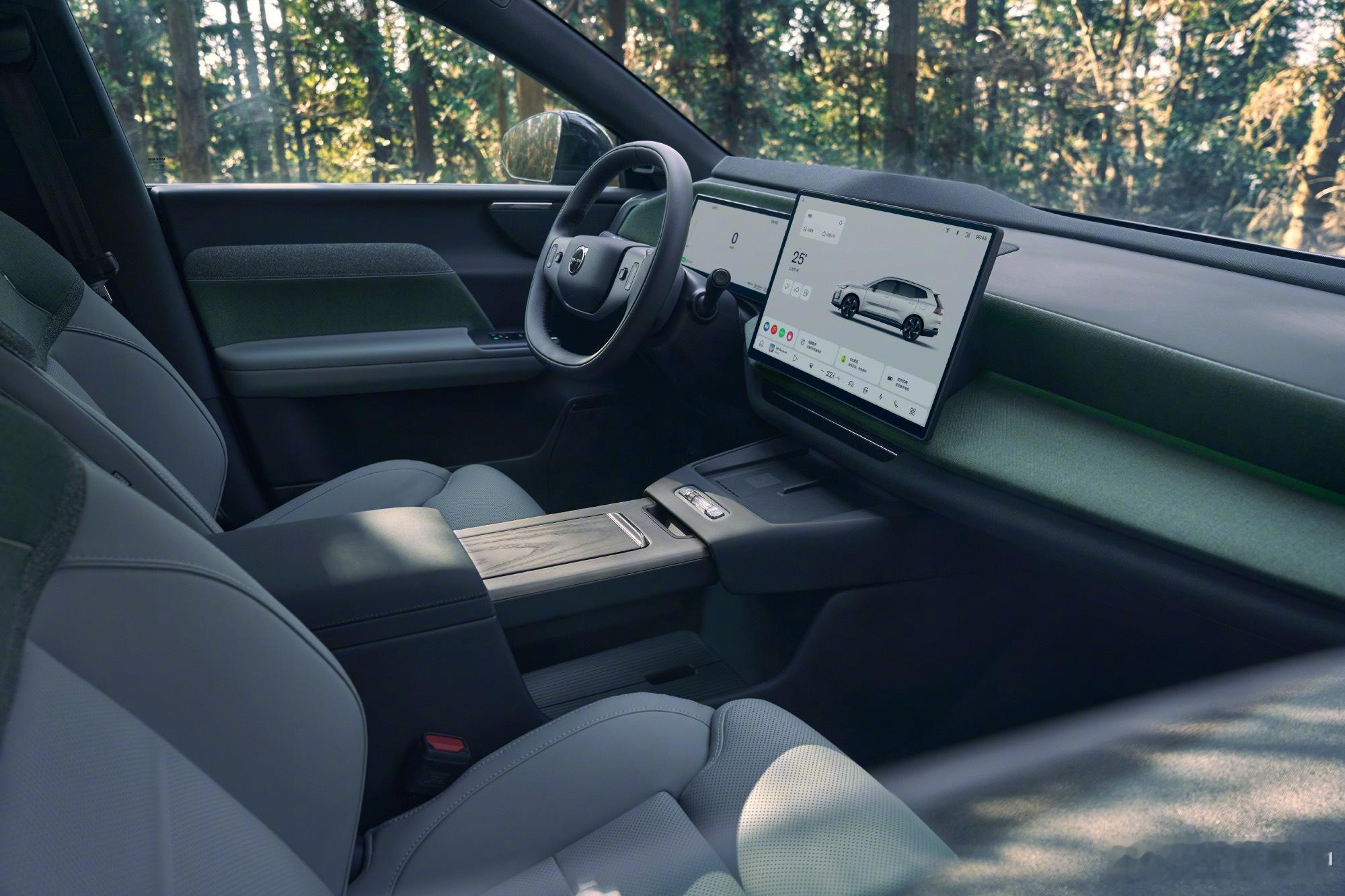 25万买沃尔沃豪华混动 沃尔沃品牌99周年之际，XC70推出99周年感恩版，限时