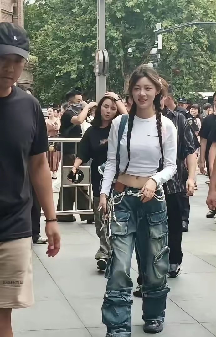 痞幼心态真好，被老男人骗了几千万还能这么开心😊 