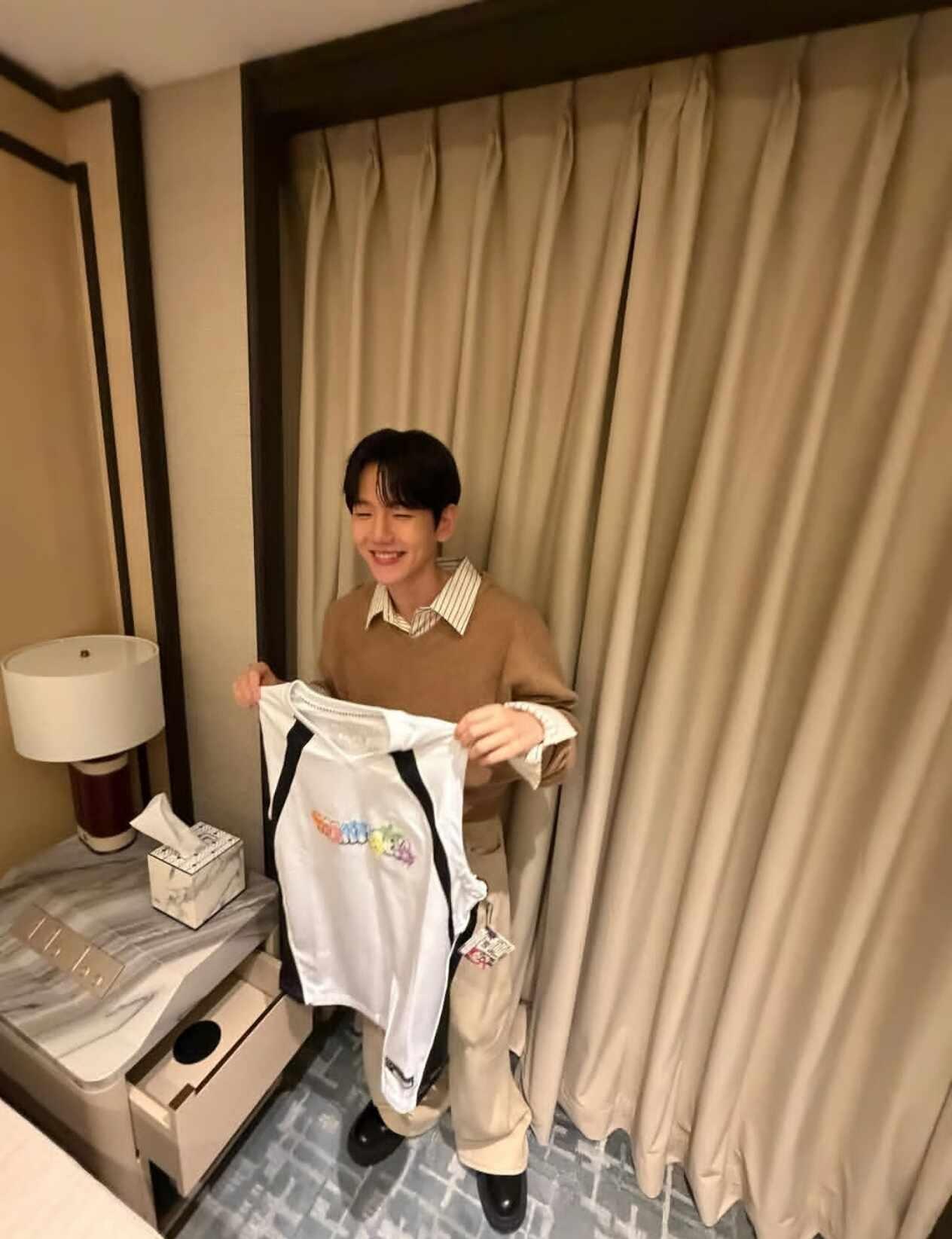 欧巴你就这样萌萌的笑吧