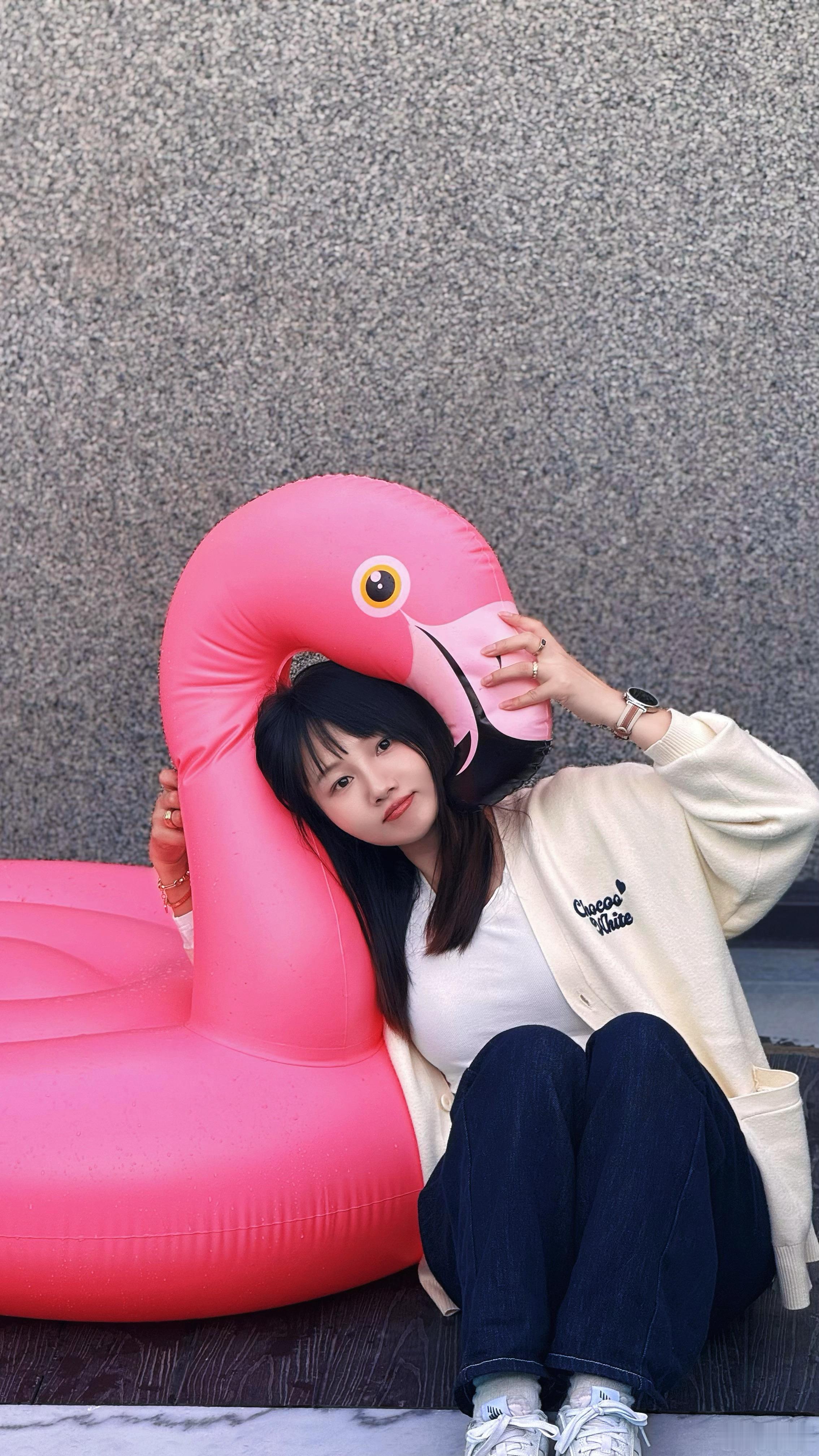 天呐，我朋友给我拍的照片，感觉重返18岁了学着点