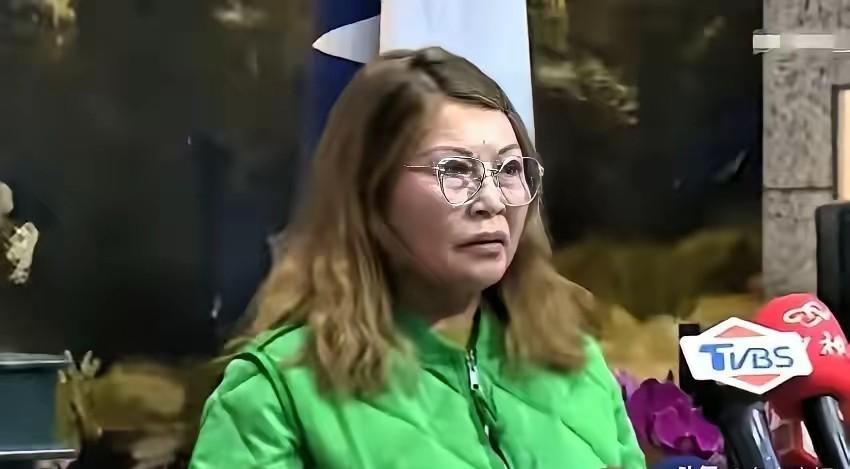 台湾女生街头怒怼郑丽文，

一句话点醒无数人：“当年日本占台湾，

问过我们意见