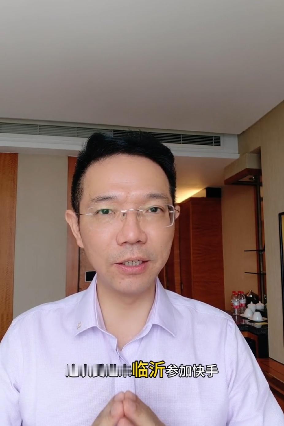 李老师发作品：今天在泰州兴化F院刚刚开完会。

李老师是上午9点半到下午2点会议