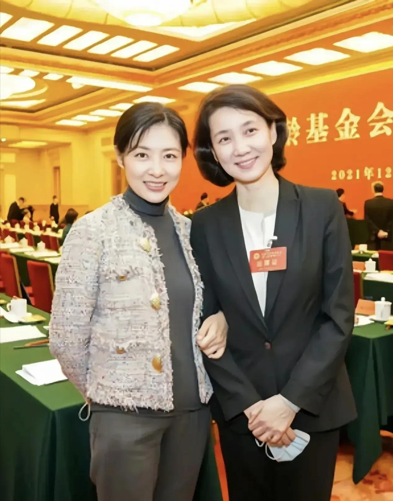 周涛和李修平，这才是真正的气质女神！[赞]#娱乐# #明星#