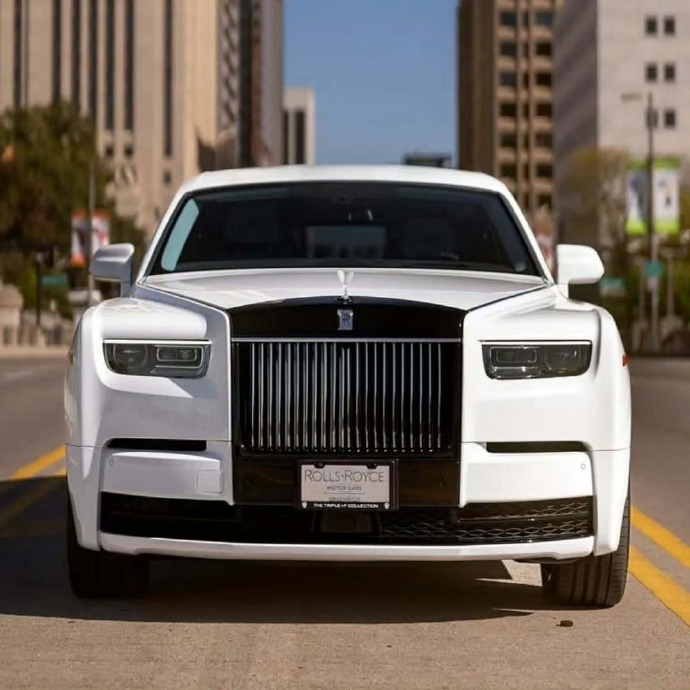 劳斯莱斯幻影的气场真的无人能及✨方正轮廓搭配欢庆女神立标，贵气感扑面而来内饰的精