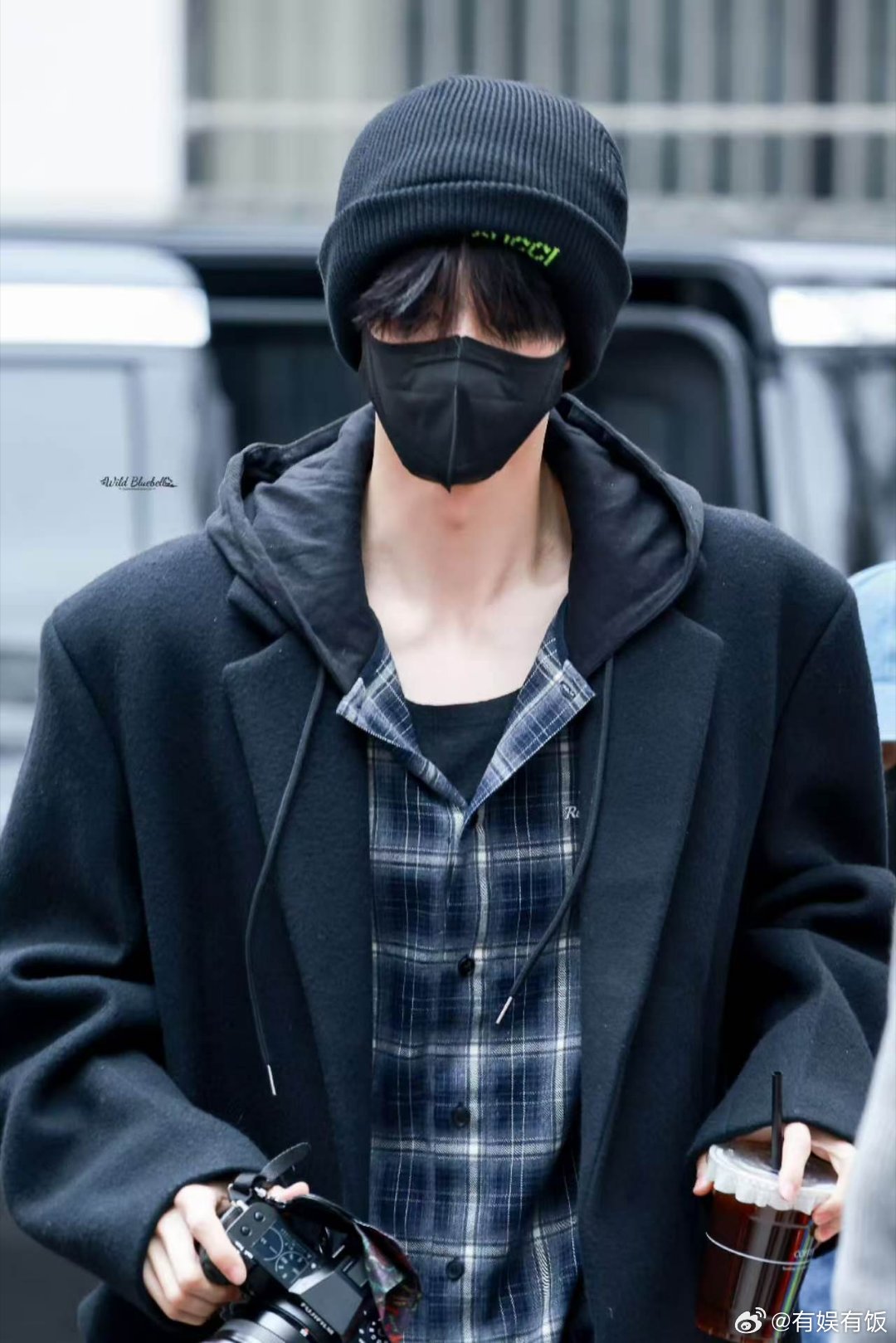 张凌赫大衣冷帽look张凌赫元宵节上班穿搭张凌赫元宵节上班穿搭，好酷， 