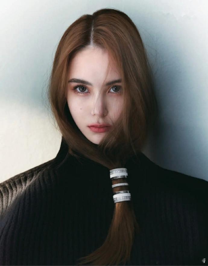 看到“天王嫂”昆凌的发圈时，被震住了……长得普普通通，售价却高达39.6万！据说