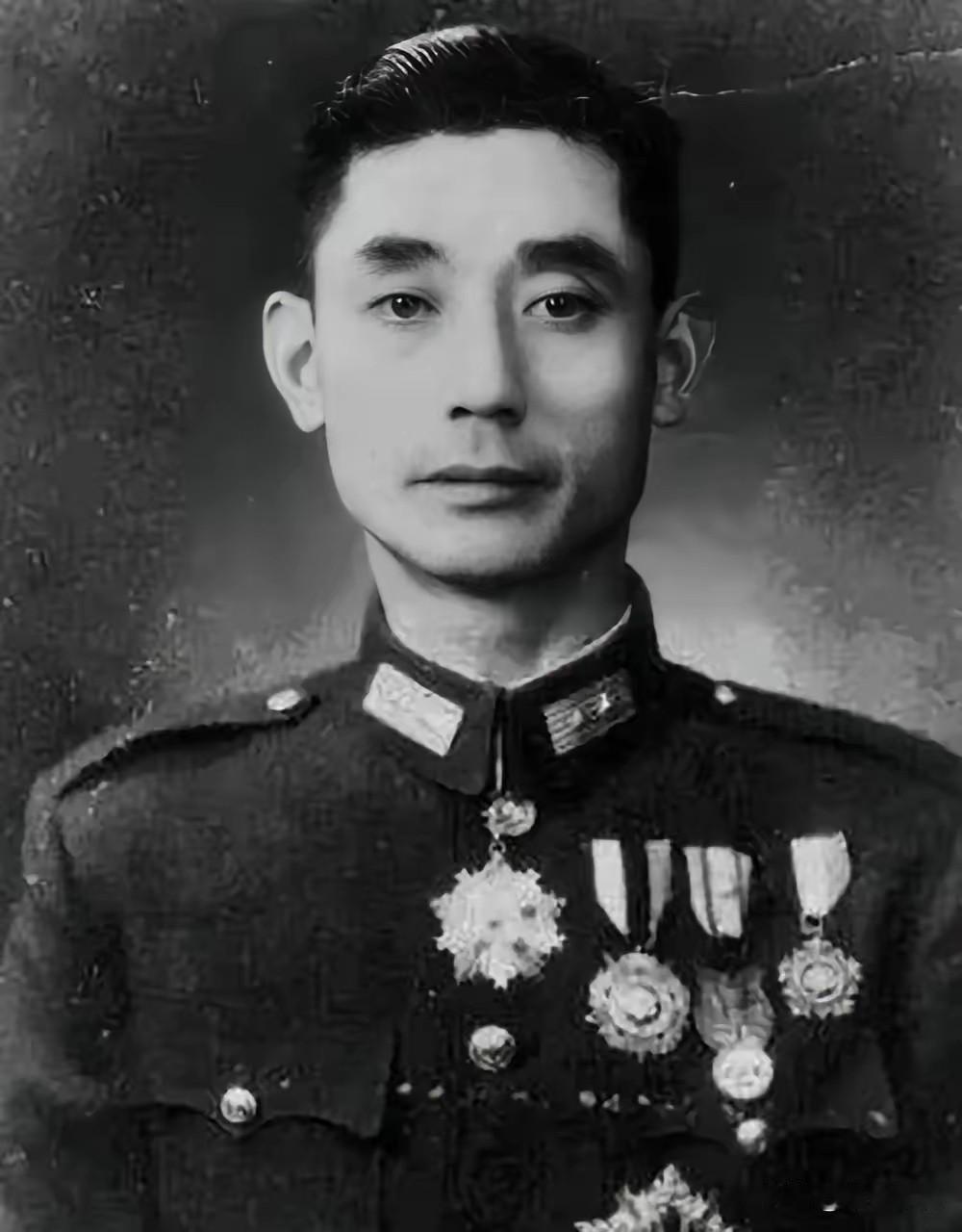 1944年，名将罗树甲被俘，为了让他屈服，日军把他的两根大脚趾砍了下来，用刺刀刺