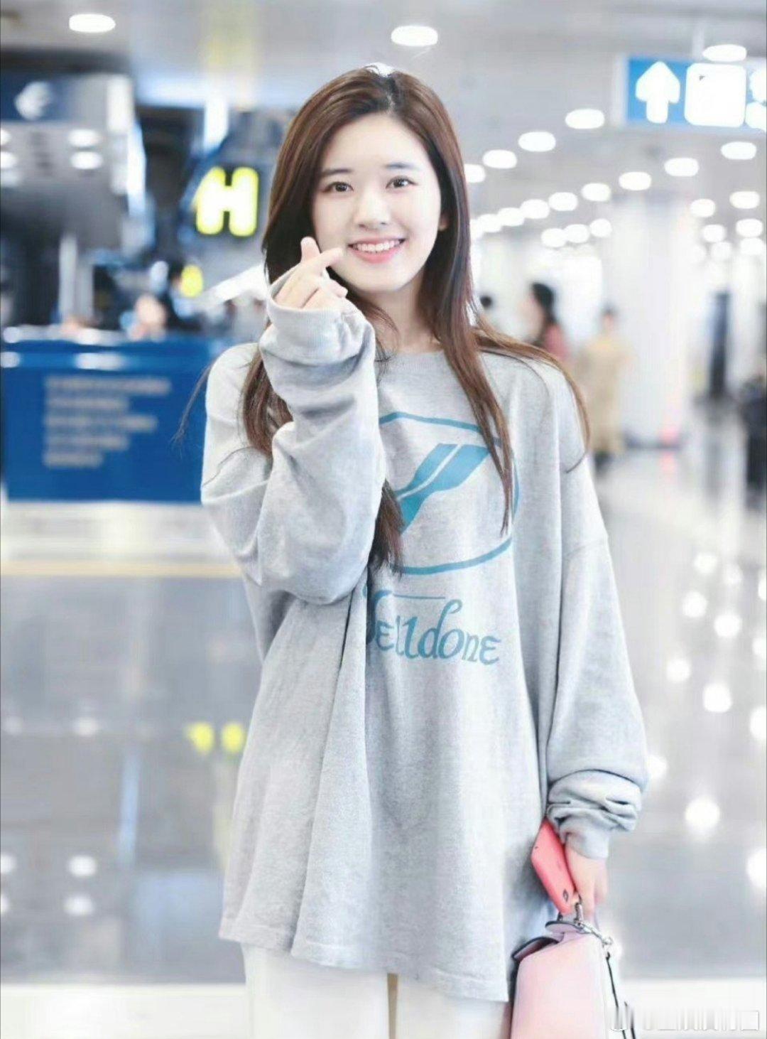 早期的赵露思[污][污][污]和现在的她你还认得清嘛？！ ​​​