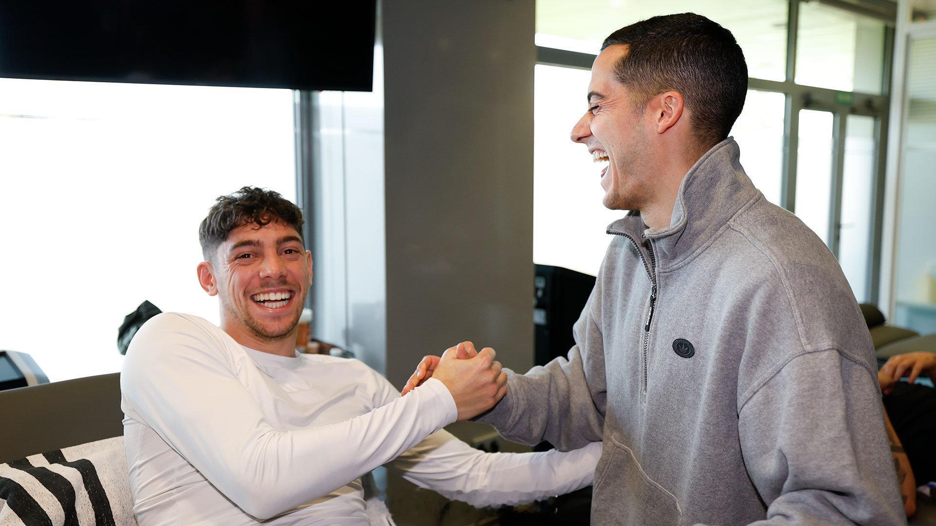 今天的球迷开放日，迎来了一位特殊的皇马球迷——卢卡斯·巴斯克斯🤍🤍  cr：