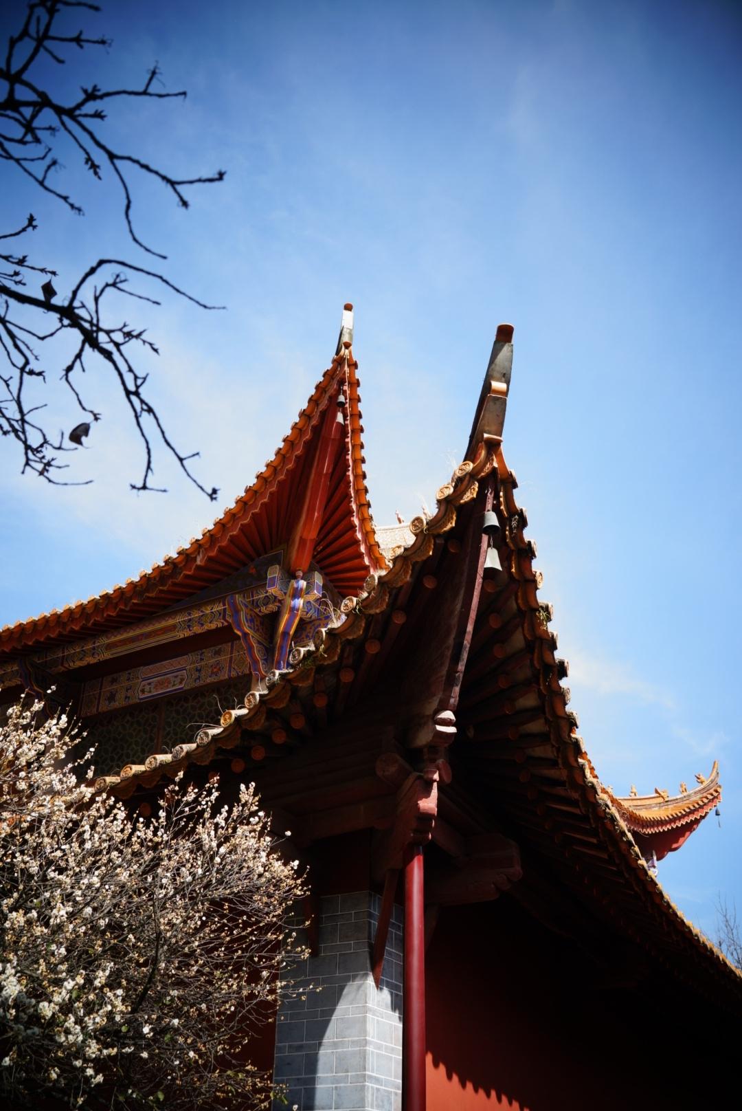 昆明虽地处边疆，又是各民族杂居区，但昆明的中华传统文化底蕴其实并不输于中原内地。